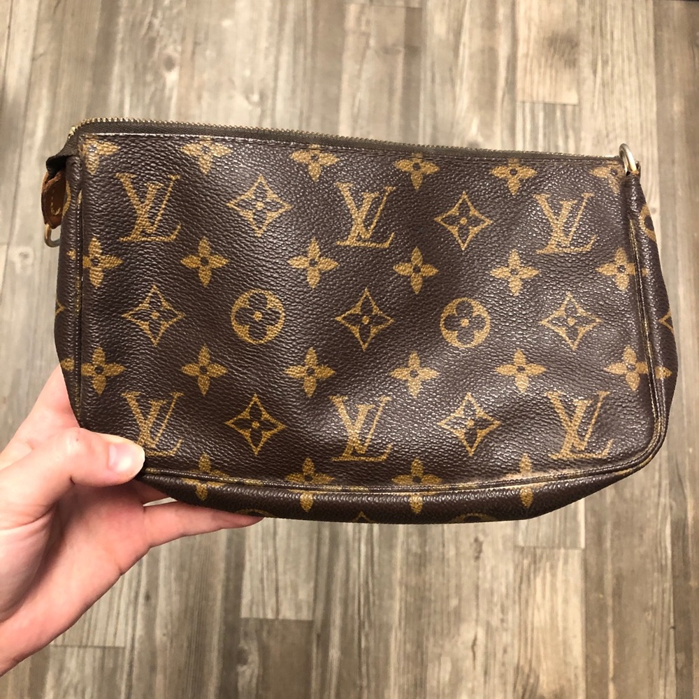 Vintage Louis Vuitton monogram clutch purse